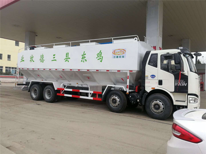 一汽解放前四后八40方（20噸）電動(dòng)飼料車