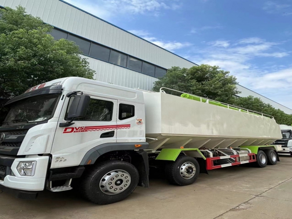 東風(fēng)華神前四后八散裝飼料運輸車